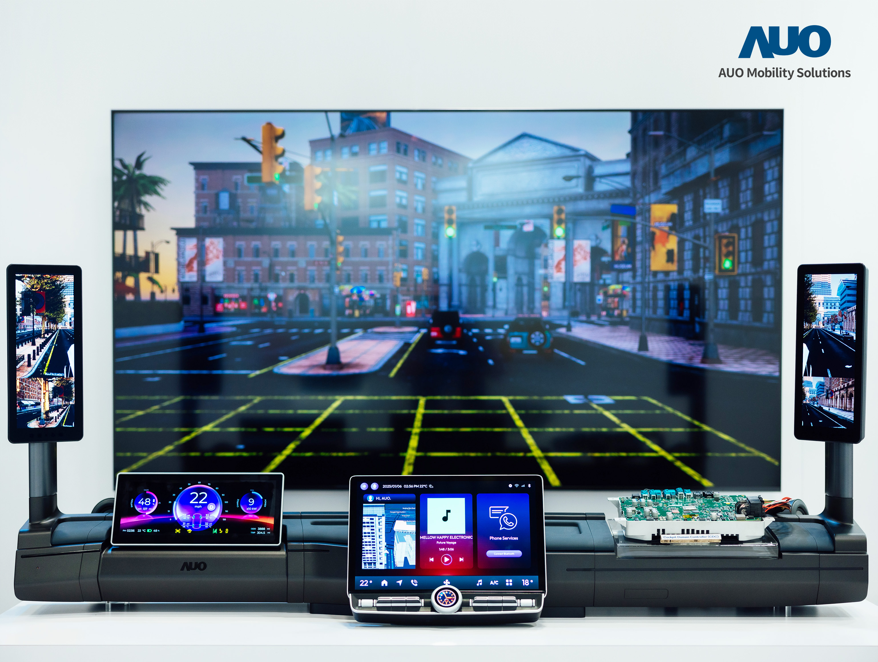 米兰·(milan)智慧行动推出智慧座舱域控平台，支持CDC、分区架构并整合AI运算模块，提供智能体感与座舱互动功能，驱动个人化座舱功能全面升级。