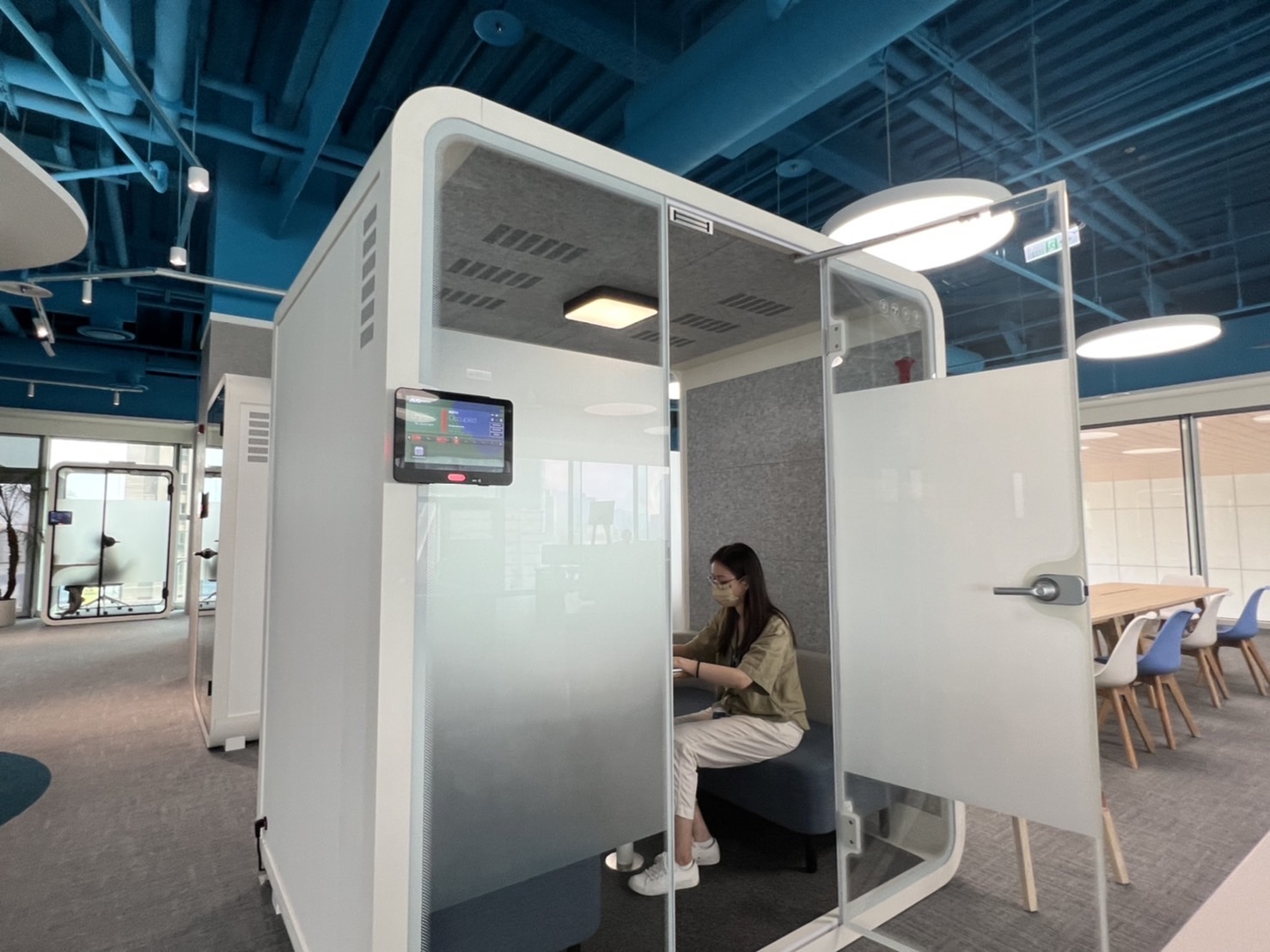 友達高雄據點的智慧行動辦公艙，展現友達在面板以外的研發應用軟實力