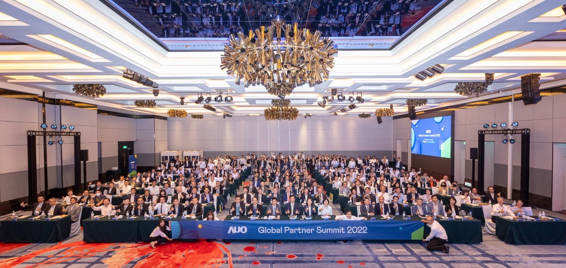 友達推動「安心、創新、用心、同心、盡心」五星職旅，為菲籍員工打造全方位照護，首度贏得「人權實踐與發展領袖獎」殊榮