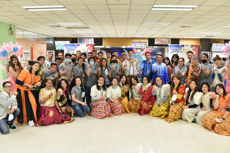 友達推動「安心、創新、用心、同心、盡心」五星職旅，為菲籍員工打造全方位照護，首度贏得「人權實踐與發展領袖獎」殊榮