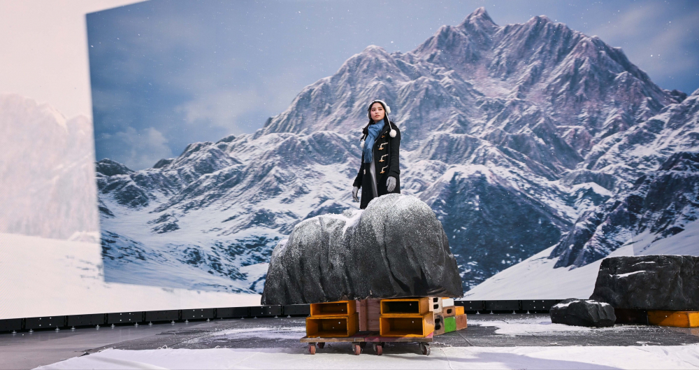 友達顯示屏專業調校技術與專案安裝經驗，使顯示屏呈現創作者想表達的精緻內容，讓表演者有沉浸式臨場感使演出逼真