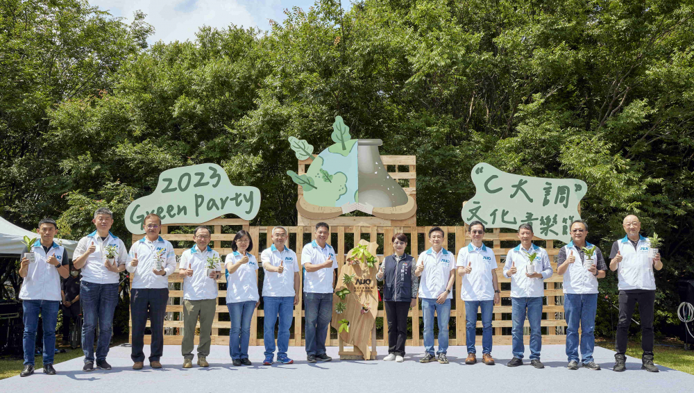 友達光電攜手供應商夥伴及台中市政府，共同倡議及推廣加樹減塑、節能減碳的淨零綠生活