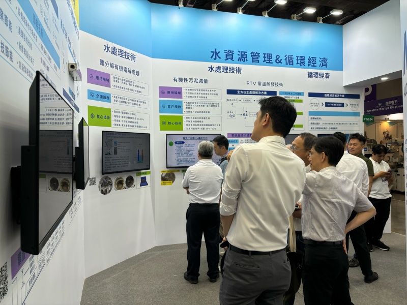 友達以深厚的智慧製造經驗發展永續戰略，積極延伸價值鏈，轉化成可供外界使用的綠色智慧服務，進軍SEMICON Taiwan 2024，提供半導體產業鏈打造AI世代的永續即戰力。