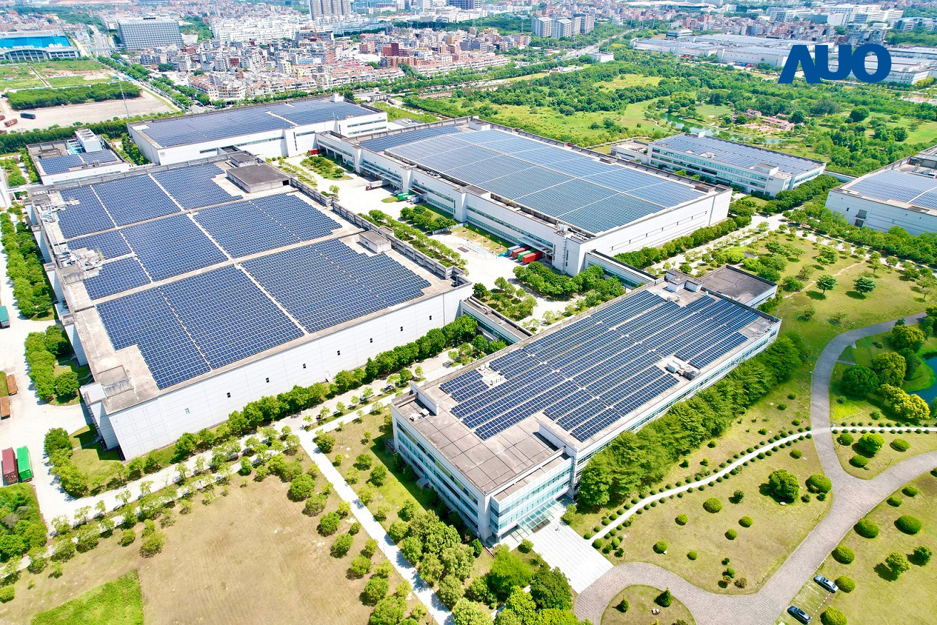 米兰·(milan)厦门推动智能制造同时，透过绿电创能纵深推进绿色转型，厂区全屋顶铺设太阳能光伏板，每年太阳能发电 2,600多万度