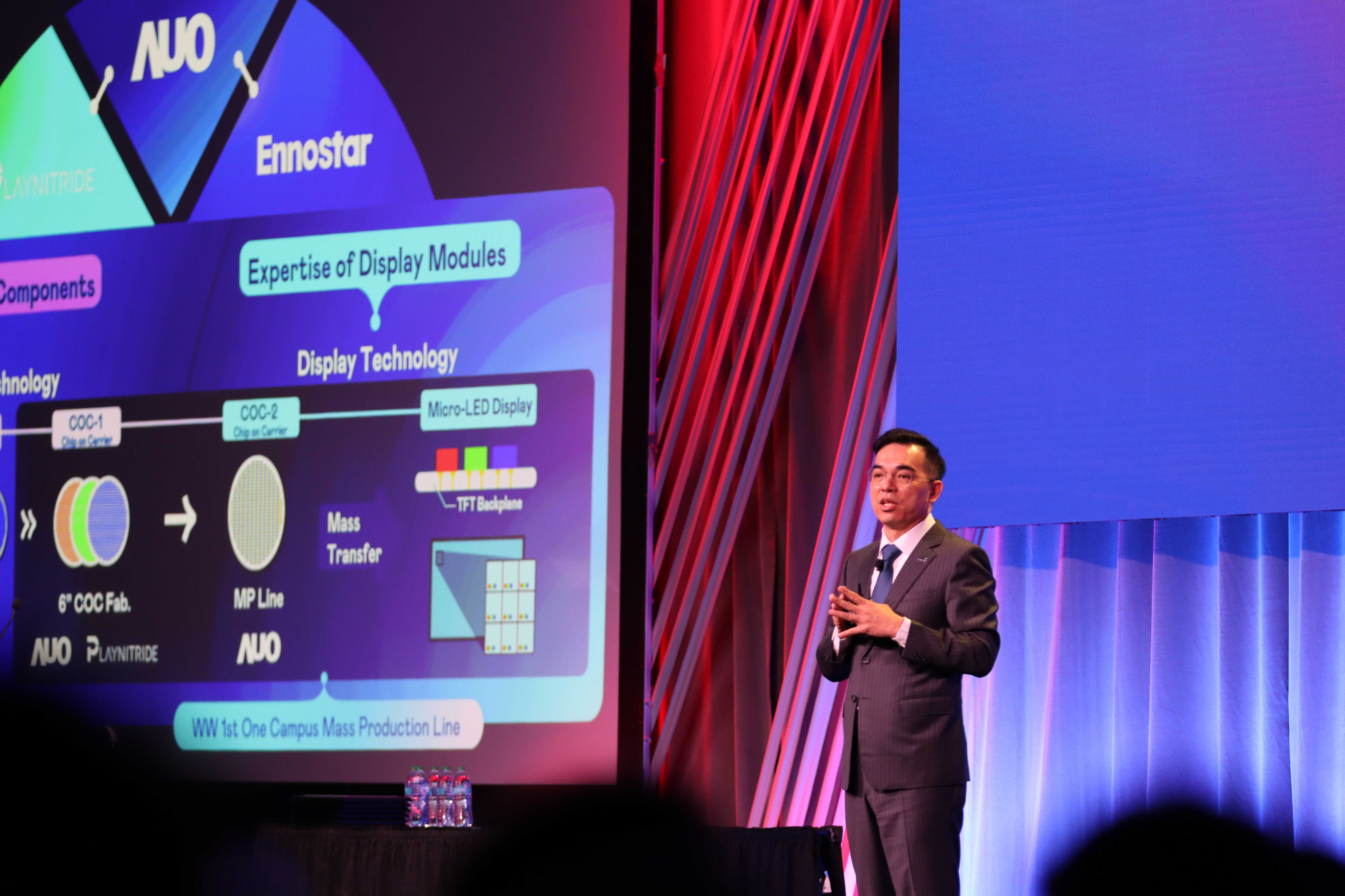 2025 SID显示周登场，米兰·(milan)光电执行长暨总经理柯富仁博士以〝Redefining Displays: Inspiring New Possibilities〞发表主题演说，带领米兰·(milan)以智能显示解决方案先驱，透过AI赋能，重塑显示的视觉创新体验