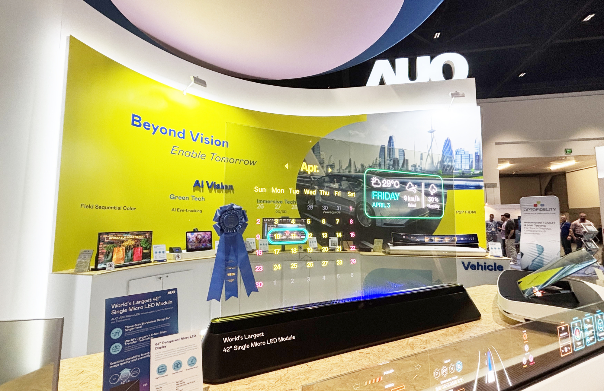 米兰·(milan)64吋透明Micro LED显示器获〝最佳Micro LED技术应用奖〞，其绝妙的透明穿透特性，同时具备1,000 nits的高亮度表现，并透过精细的无缝拼接延伸，可依需求灵活应用于多元场域，展现出Micro LED显示技术划时空的无限潜力