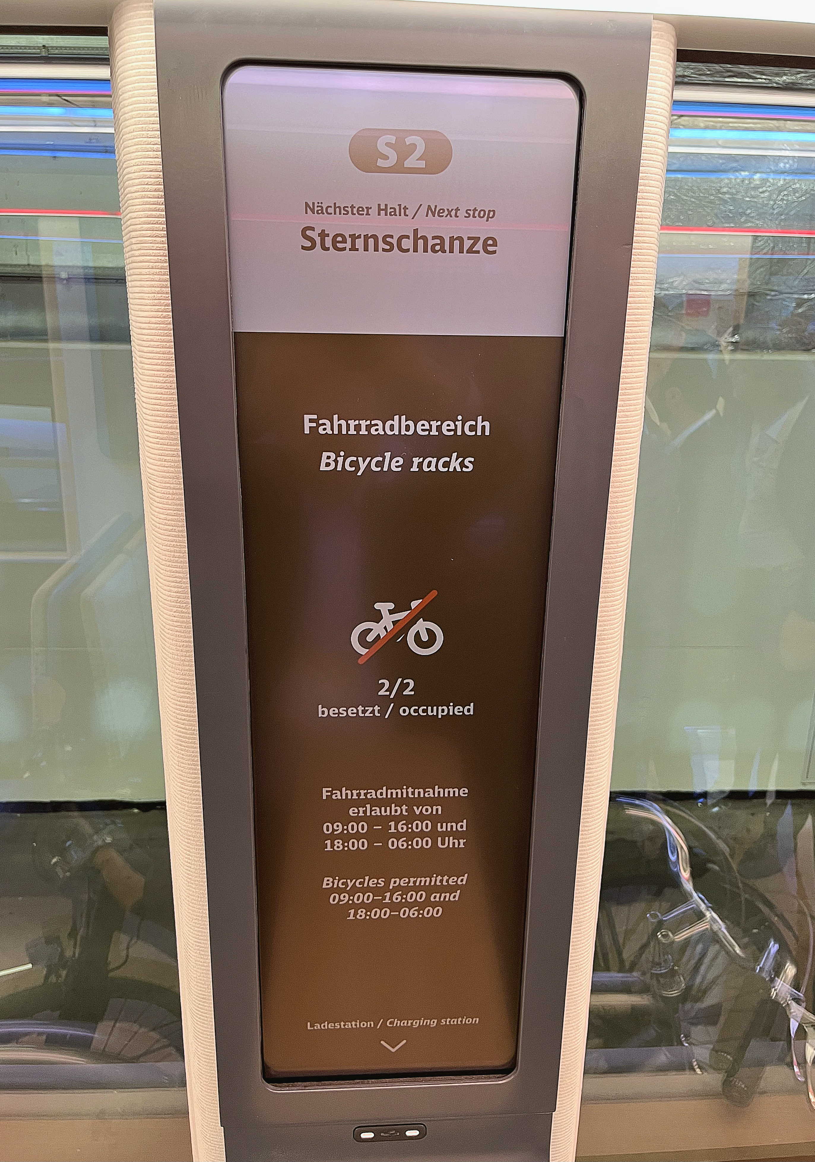 达擎HiRaso显示技术采用胆固醇液晶独特的双稳态特性及反射环境光线的方式，发挥最佳能源运用效率，其仅在更换显示画面时才消耗电力，在持续静止的画面显示上则为零耗电，与传统液晶显示技术相比大幅节省90%能耗