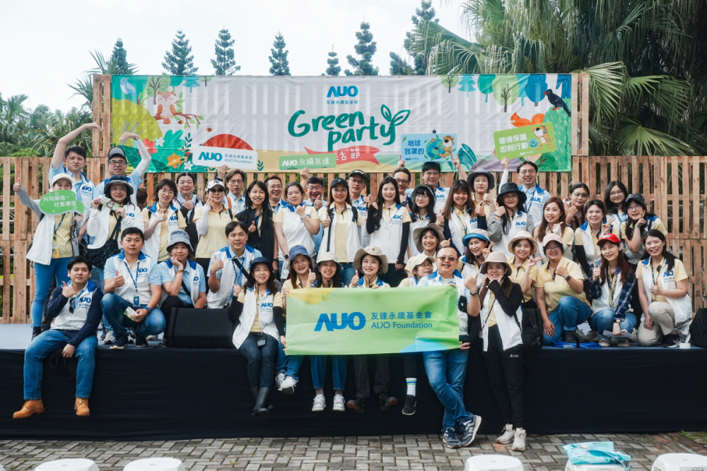 友達積極推動低碳轉型、節能減碳與減塑行動，落實環境承諾與社會責任，榮獲「台灣百大永續典範企業獎」