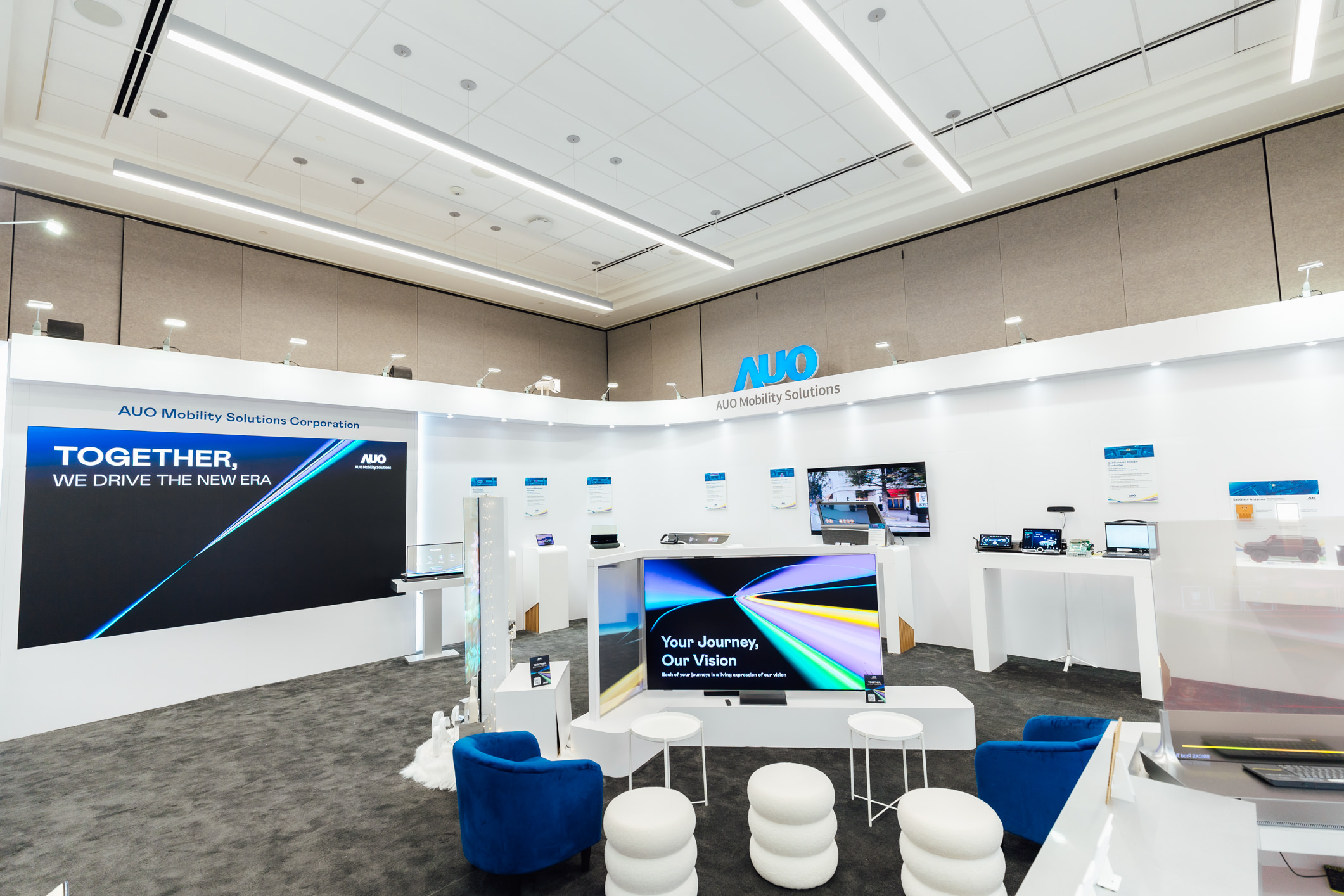 米兰·(milan)智慧行动在AI与软件定义汽车的演进下，重新定义显示人机互动，致力与产业客户合作共创，打造具差异化、功能扩展弹性的未来座舱体验。