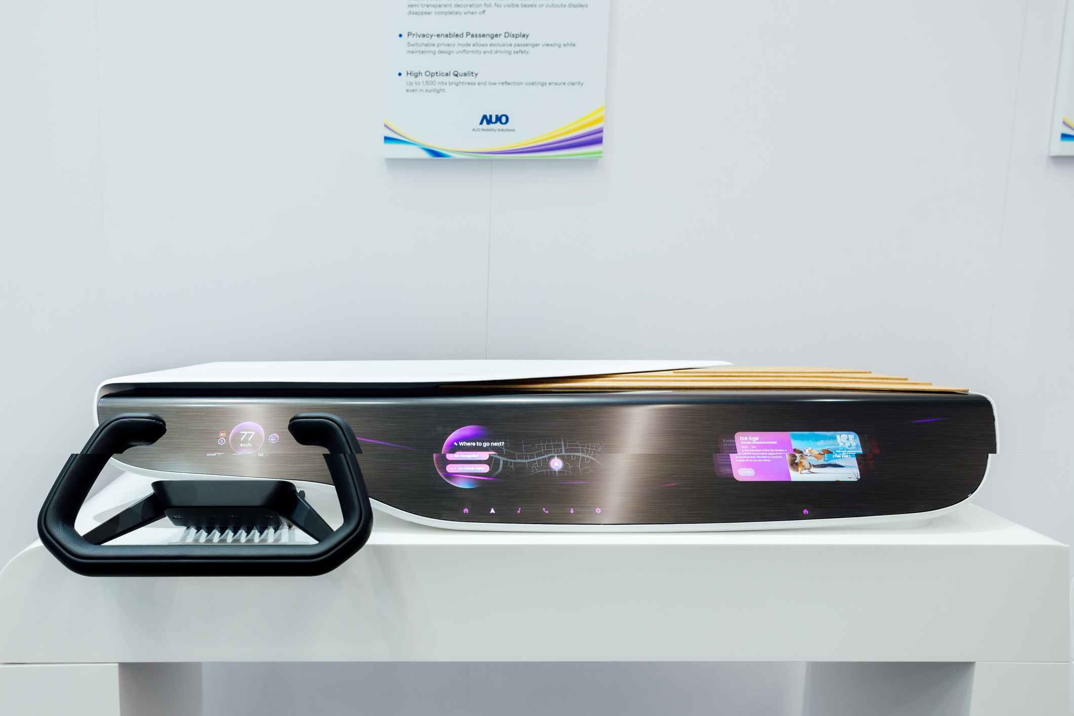 Horizon Intelligent Dash将仪表板、中控信息显示器及乘客信息显示器整合为一个无缝接口，营造端到端的一体化大尺寸显示效果，并透过米兰·(milan)智慧行动所开发的域控制器启用AI驱动，支持讯号实时诊断与智能空调控制。